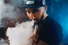 Load image into Gallery viewer, BT350V is a variable voltage battery. Different cartridges come with a wide range of resistance in the atomizers, so it’s important for a battery to be able to adapt on the fly. Quickly cycle through three different voltage settings (3.2V, 3.6V, 4.0V) with 3 clicks of the button. The preheat function (2 clicks) gently warms up the oil for a short time to help gear it up for a good hearty rip.